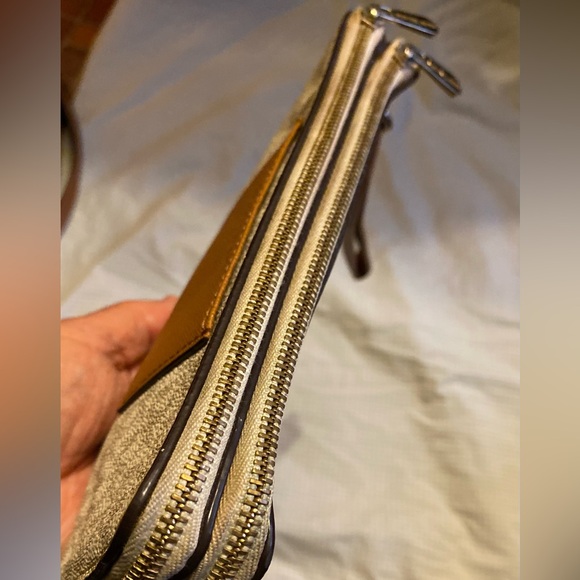 Michael Kors wallet - Picture 4 of 4